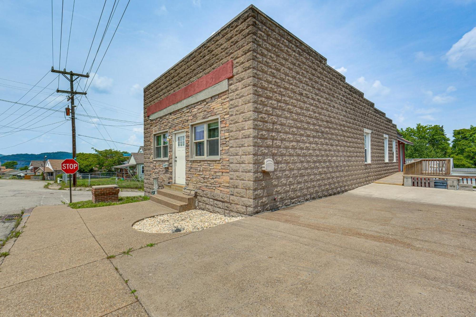 Updated New Kensington Home With Deck 22 Mi To Pgh! Exterior photo